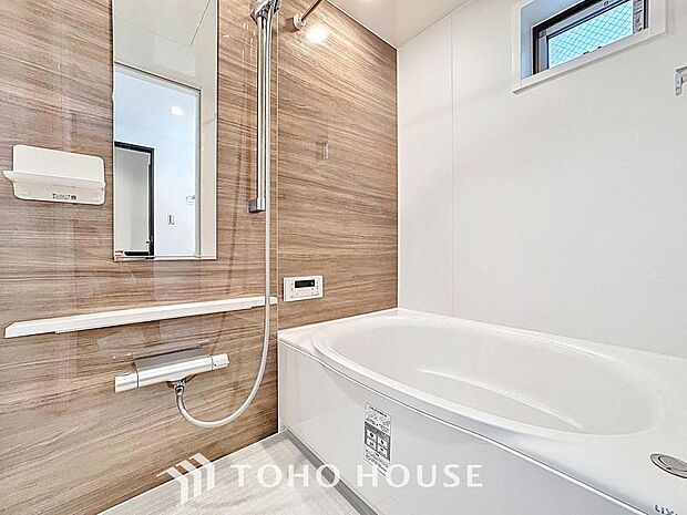 「一日の疲れをリフレッシュ。快適バスルーム。」癒しの空間バスルームです。天気に左右されずに洗濯物を乾かせる、浴室乾燥機・オートバス機能付きです。