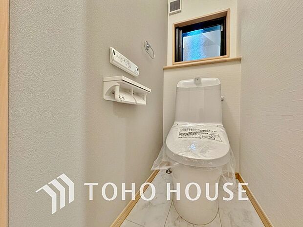 清潔な空間であって頂けますように、目に留まるだけではなく、汚れをふき取り易いフロアと壁紙をチョイス。