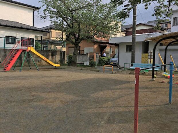 前原西8丁目公園まで約180m。