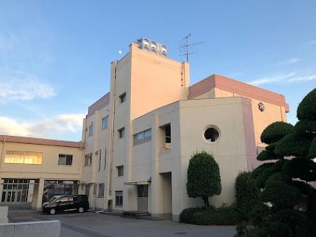 船橋市立二宮中学校まで約950m。