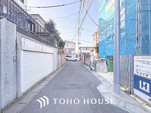 「前面道路含む外観」