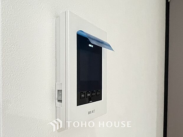 「見える安心」をカタチにしました。誰が来てもわかる様にモニター付きインターホンを設置。家事導線を考慮した個所に設置し、防犯性と利便性に優れ快適と安らぎを合わせた優しい設計。