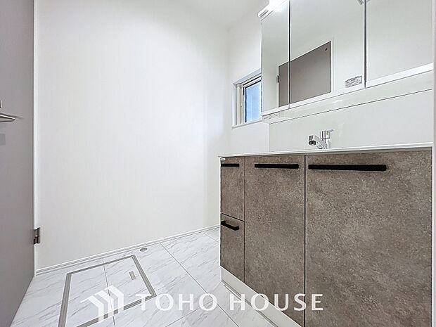 「洗面台」シンプルだからこそ使いやすい。スタンダードなデザインの洗面ボウルは清潔感あるホワイトです。