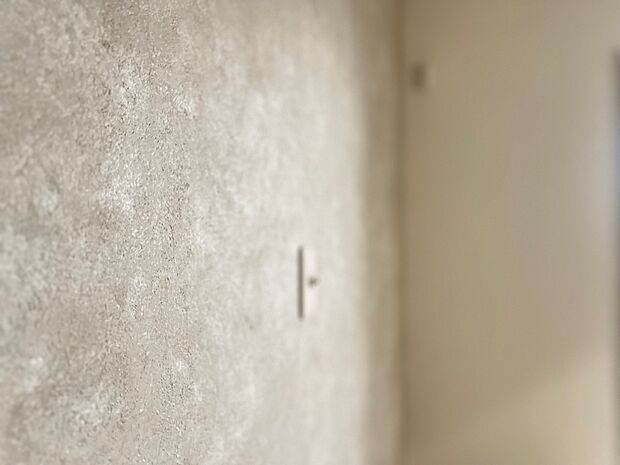 「クロスで造るお洒落な空間。」おしゃれなアクセントクロスで、インテリア性の高い空間へ。デザインや色味をプラスすることで、上品な印象のお部屋に仕上がっております。