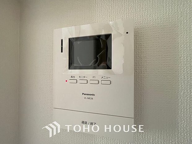 「見える安心」をカタチにしました。誰が来てもわかる様にモニター付きインターホンを設置。家事導線を考慮した個所に設置し、防犯性と利便性に優れ快適と安らぎを合わせた優しい設計。