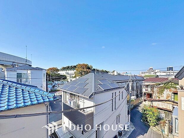 「穏やかな街並みの眺望」穏やかな街並みを一望しながら、爽やかな風と柔らかく降り注ぐ陽光を感じて頂けます。心地良い開放感が暮らしにゆとりと充足感をもたらします。