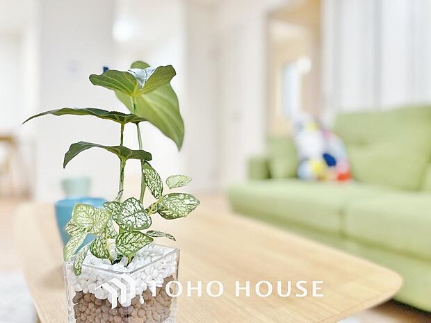 「団欒の場」忙しい朝でも、しっかり家族が揃って食事をして頂けるゆとりある大きさのダイニングスペース。手料理をテーブルで囲む素敵な時間を存分に愉しんで下さい。