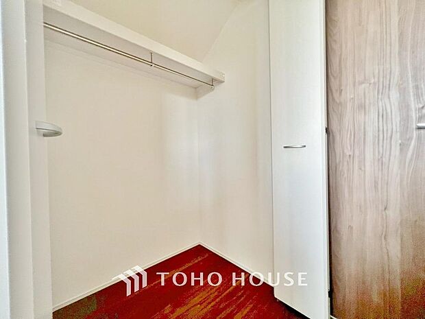 「収納豊富。」収納の多さも魅力です。使い勝手の良い収納を豊富に設置しております。居住スペースを充分に確保することができる為、ゆとりある室内で、ゆっくりとご寛ぎいただけます。