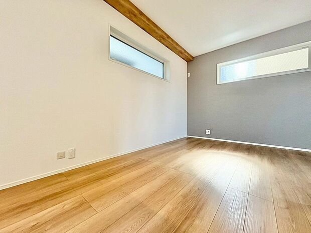 「採光面の多いLDK」団欒の場であるリビングには採光窓を多く取り入れていますので、暖かな陽光と心地よい風が贅沢に降り注ぎます。