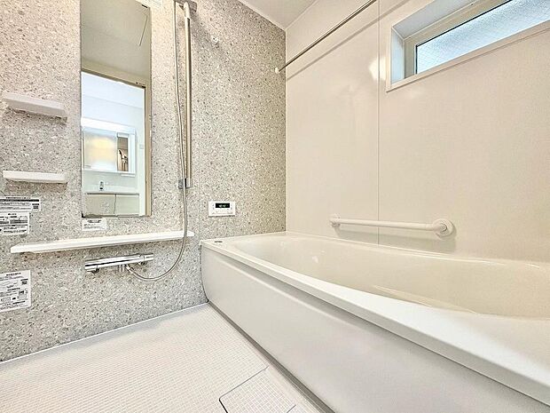 「一日の疲れをリフレッシュ。快適バスルーム。」癒しの空間バスルームです。天気に左右されずに洗濯物を乾かせる、浴室乾燥機・オートバス機能付きです。