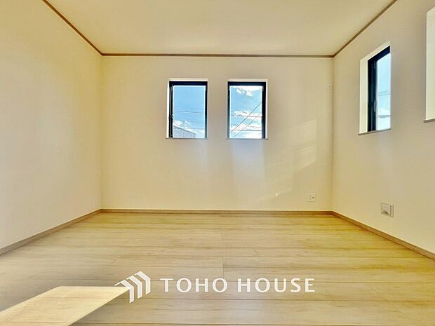 「二面採光・通風良好◎」居室に窓が2ヶ所あるので、明るさの確保と、風の通り道ができることで換気のしやすいお家になっています。