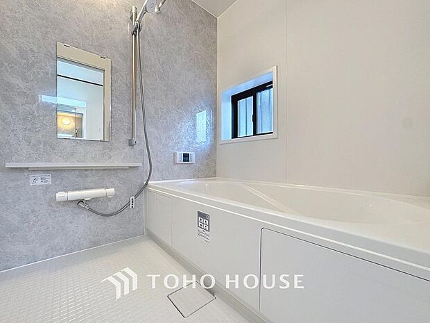 「一日の疲れをリフレッシュ。快適バスルーム。」癒しの空間バスルームです。天気に左右されずに洗濯物を乾かせる、浴室乾燥機・オートバス機能付きです。