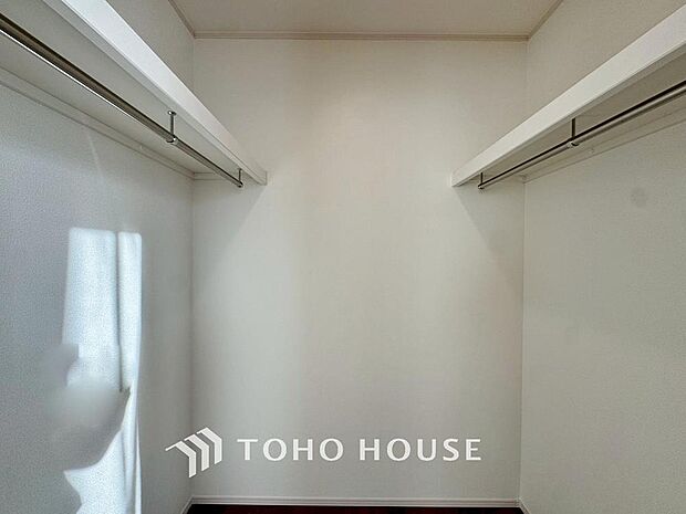 「ウォークインクローゼット」たっぷりと荷物が入るよう、ウォークインクローゼットを完備いたしました。