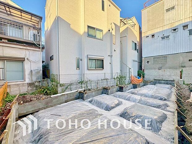 「現況」物件の陽当りや通風・仕様設備やお部屋の大きさの比較、近隣・周辺環境や街並みなど、資料には掲載していない情報が現地にはたくさんあります。 是非一度、現地をご確認ください。