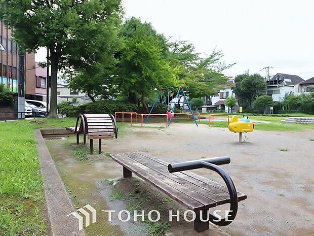 加賀2丁目公園まで約2411m。