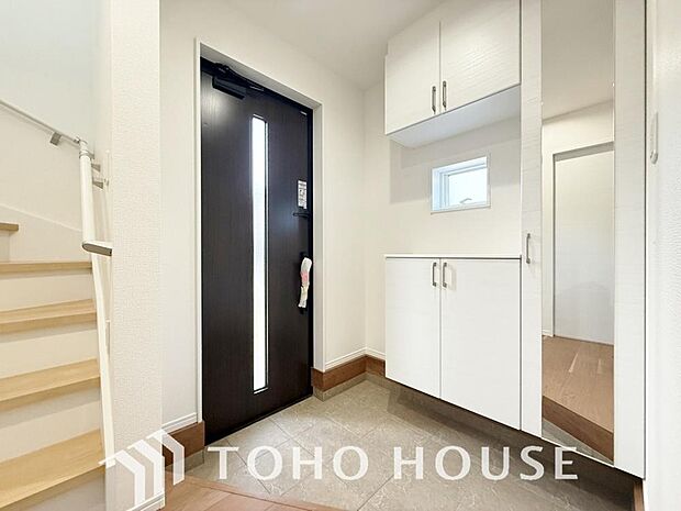 「玄関」家の中でお客様を迎える最初の場所である玄関。豊富な玄関収納で、常に綺麗に保つことが出来ます。