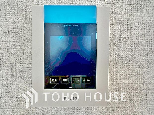 「見える安心」をカタチにしました。誰が来てもわかる様にモニター付きインターホンを設置。家事導線を考慮した個所に設置し、防犯性と利便性に優れ快適と安らぎを合わせた優しい設計。