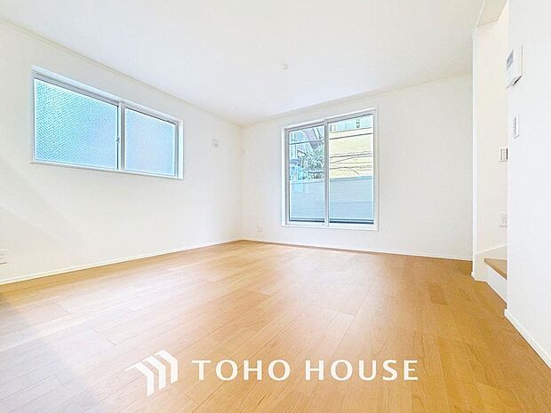 「のんびり過ごせるLDK」朝は爽やかな日差しを浴びながら、家族みんなでおいしい朝食。昼下がりには読書やお昼寝でもしながらのんびりと過ごすひと時。家族が集まる空間を、一番明るい空間に。