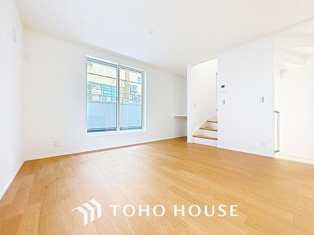 「安心感もある2階リビング」2階LDKのメリットは、団欒空間のプライバシーが守られることです。道路面からの視線・雑音が気にならないので、ゆっくりと寛いで頂けます。