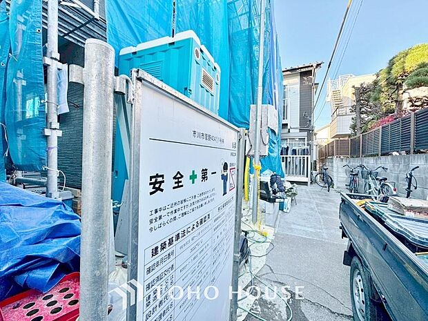 「前面道路含む外観」