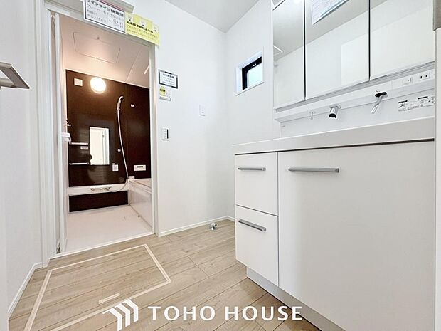 「洗面台」シンプルだからこそ使いやすい。スタンダードなデザインの洗面ボウルは清潔感あるホワイトです。