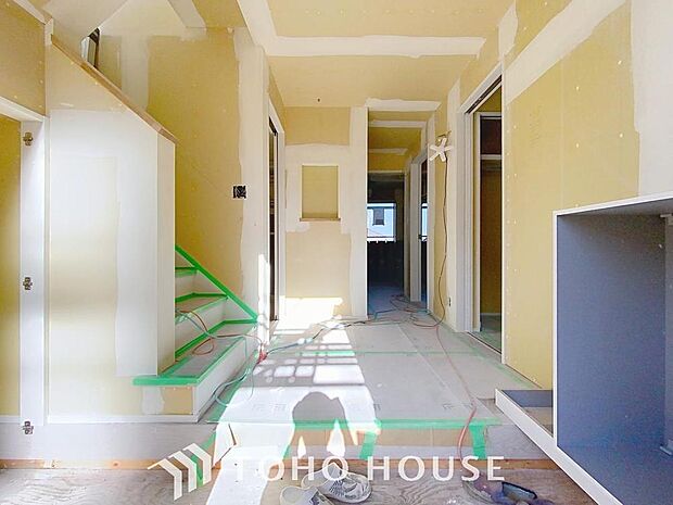 「玄関」人を迎え入れる最初の場所だからこそ、清潔感があり纏まった空間にして頂ける様にゆとりあるシューズボックスを設置しました。おでかけの時も帰宅の時も、すっきりとした玄関は気持ちが良いものです。