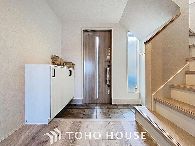 「玄関」家の中でお客様を迎える最初の場所である玄関。豊富な玄関収納で、常に綺麗に保つことが出来ます。