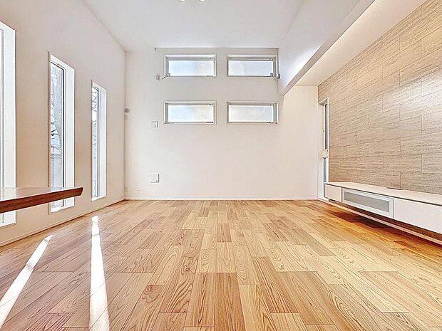 「自分らしい家造りを楽しめる」21帖えのLDK、豊富な収納、生活を彩る設備など、プラスワンのポイントが詰まった邸宅です。。