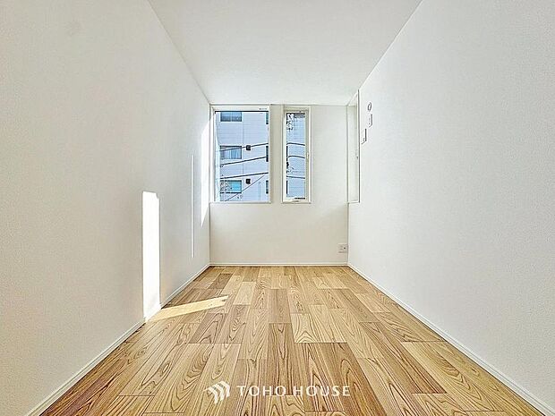 「フレキシブルに使えます」書斎としても、趣味やくつろぎのスペースとしてお使いいただけます。家族と一緒に楽しい時間を過ごす中にも、一人でくつろげる時間と場所は特別なものになります。