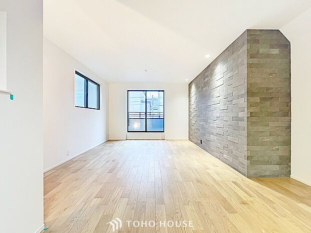 リビングも広く設け、訪れる人々を暖かく迎えてくれます。