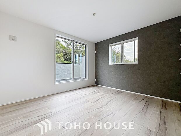 「クロスで造るお洒落な空間。」おしゃれなアクセントクロスで、インテリア性の高い空間へ。デザインや色味をプラスすることで、上品な印象のお部屋に仕上がっております。