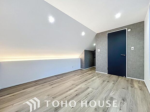 「明るい居室」温もりある自然光を感じていただける居室です。飽きのこないナチュラルなデザインの空間は、色褪せることのない心地良さを作ります。