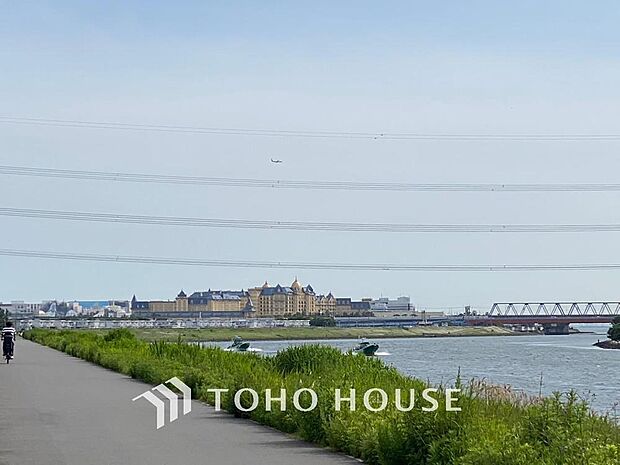 富士見護岸遊歩道まで約519m。