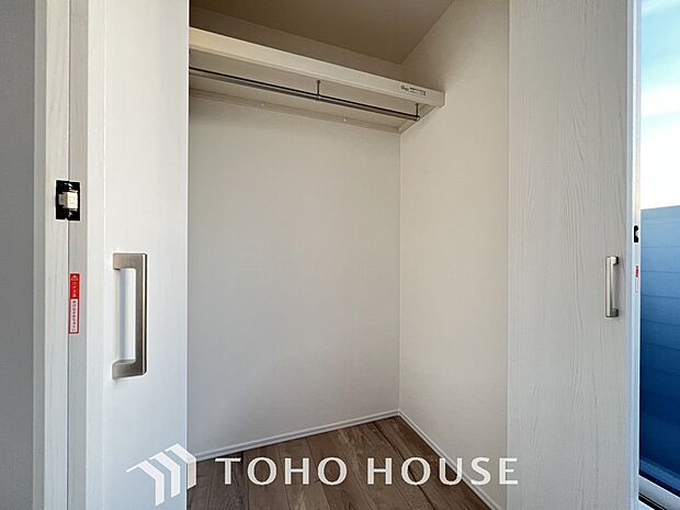 「収納完備」居室には収納スペースを完備し、自由度の高い家具の配置が叶うシンプルな空間です。