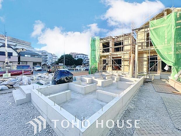 「外観」帰宅途中にショッピングやカフェを楽しんだり、利便性の良いこの地の生活は人々を魅了します。心行くままに季節の流れを感じ、ゆったりとした一時を。