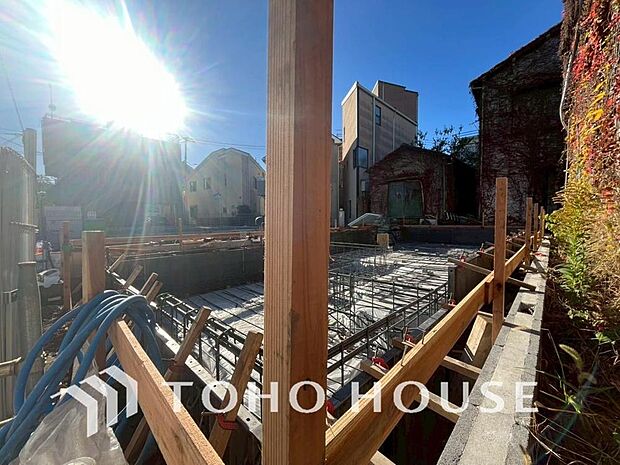 「現況」街並みや周辺の環境に呼応しながら、美しく、そして毎日の暮らしを考慮した機能性の高い住まい。