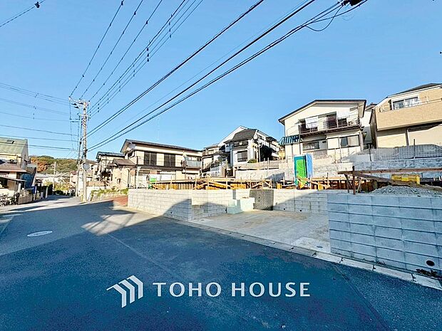 「利便性に優れた住環境。」小学校750ｍ、スーパー876ｍ。歩いて行ける距離にお買い物施設や教育施設が揃う街並み。子育て世帯も住みやすい、便利な住環境です。