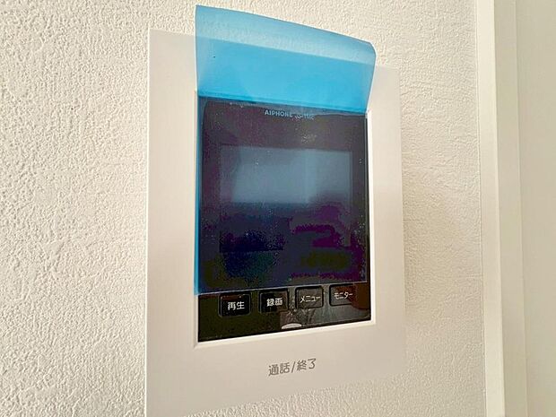 「見える安心」をカタチにしました。誰が来てもわかる様にモニター付きインターホンを設置。家事導線を考慮した個所に設置し、防犯性と利便性に優れ快適と安らぎを合わせた優しい設計。