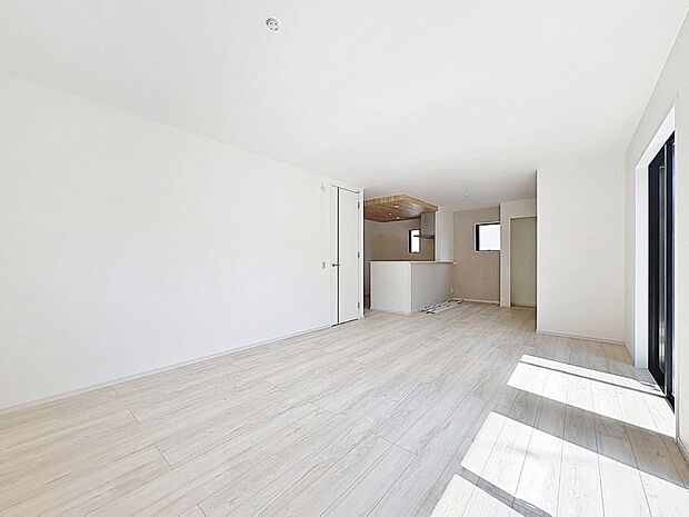 「家事楽プランの間取り。」1階、リビング階に水回りが集結していることで家事導線も確保され、《暮らしやすい》の実現が叶うお家です。