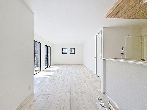 「ダイニングキッチン」オープンでのびやかな空間を生み出す広々としたLDK。家族との時間を大切にした住空間です。