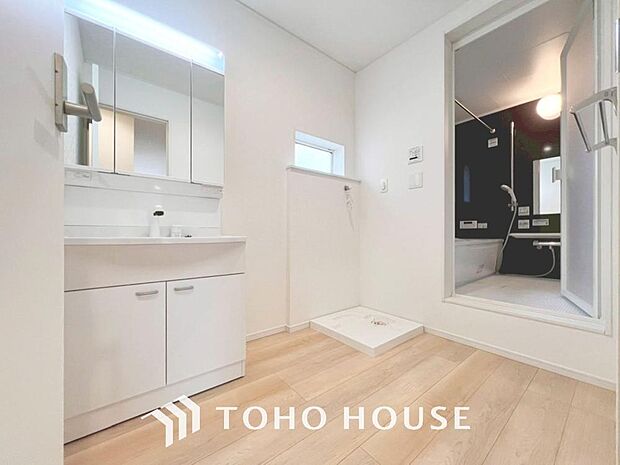 「窓あり×洗面所」湿気の多くなりやすい洗面所も、窓があることで換気が可能なので気持ちよくお使い頂けます。