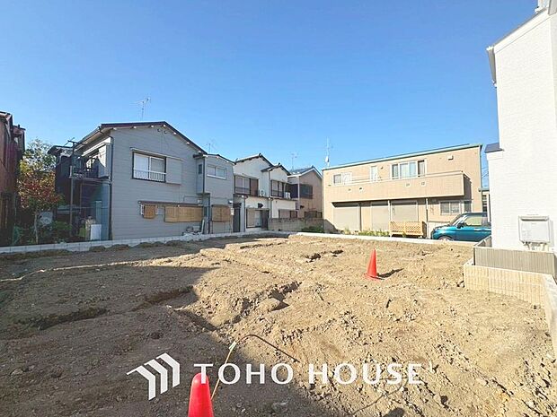 「現況」光り溢れる爽やかなお家。閑静な住宅地につき静かで穏やか採光窓が多く風通しも良好です。