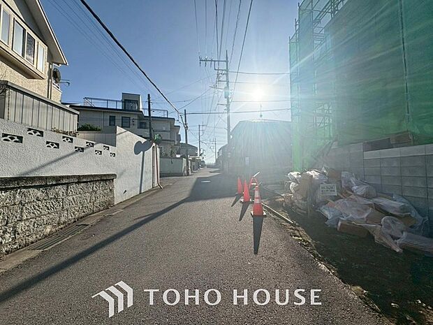 「前面道路含む外観」東5m、南5m