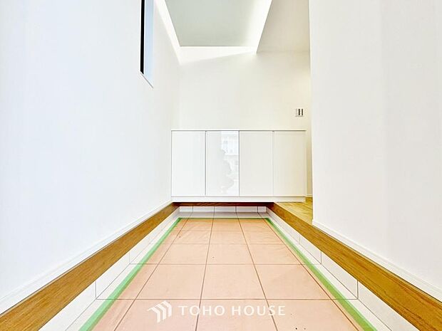 「玄関」家の中でお客様を迎える最初の場所である玄関。豊富な玄関収納で、常に綺麗に保つことが出来ます。