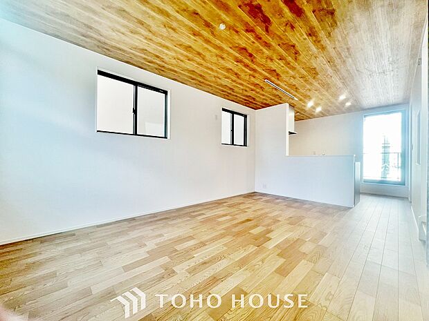 造りこんだ空間演出の妙が生み出す光と質のハーモニーはこの住宅のクオリティの良さを実感させてくれます。