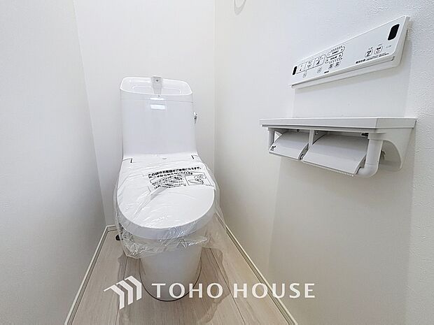 清潔な空間であって頂けますように、目に留まるだけではなく、汚れをふき取り易いフロアと壁紙をチョイス。