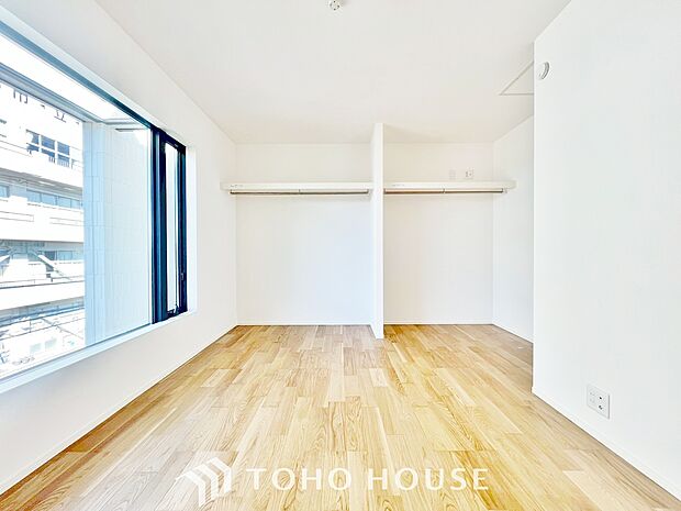 おしゃれと使いやすさを併せ持つオープンクローゼット。アパレルショップのようにおしゃれに仕上げることができ、お部屋のアクセントとして機能するのが特徴です。