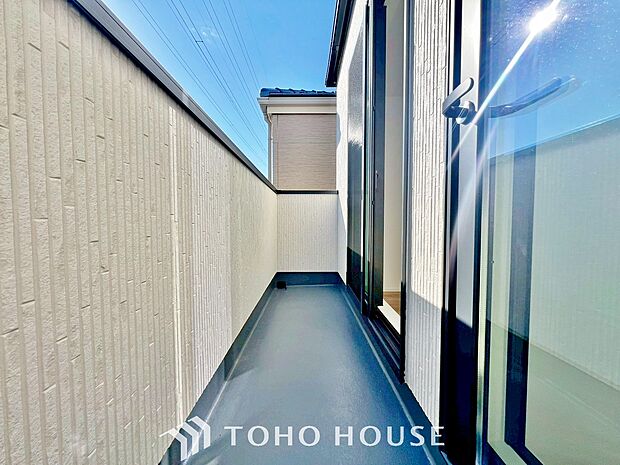 夜空の煌めきや、室内への通風や採光へ一役。ガーデニング等も充分に楽しめる広さを確保しております。