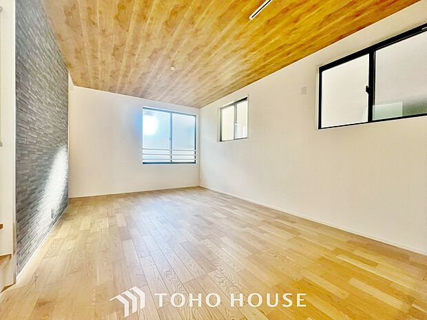 作り手の「気持ちの良いリビングでお過ごししていただきたい」という思いを感じさせます。