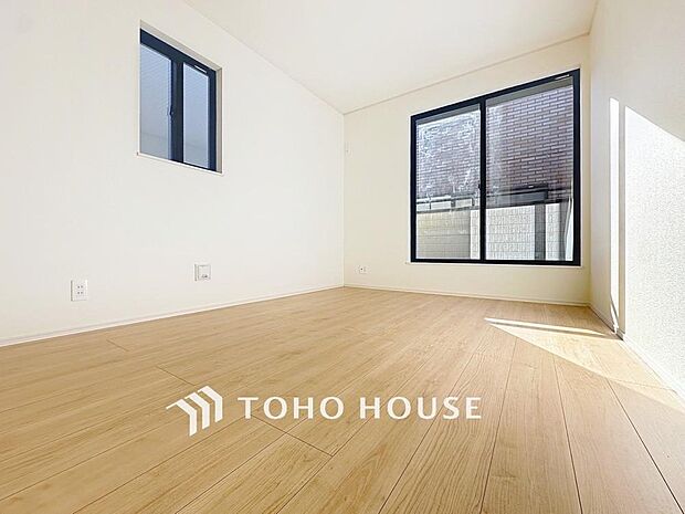 「居室」お子様の成長に合わせて机やベットを自由にレイアウトできるようにと、小さな自立心を育むお部屋作りを見越してご覧下さい。